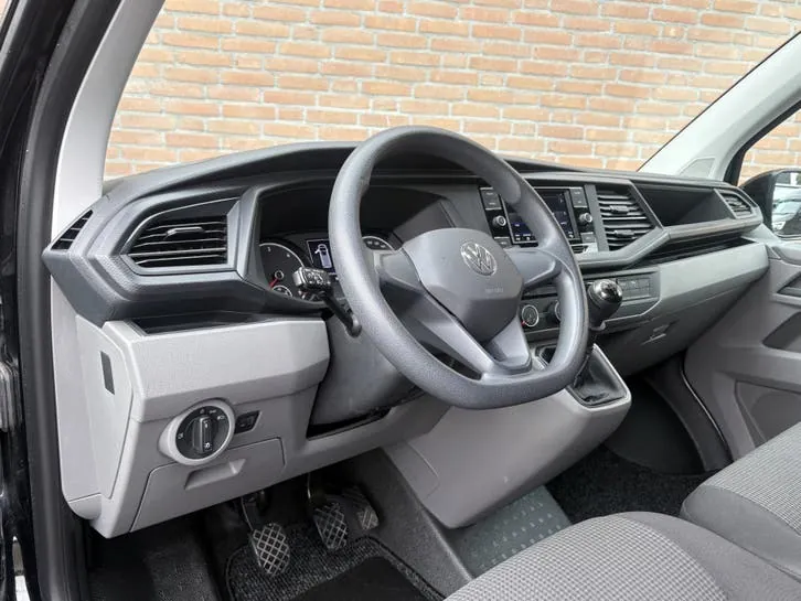 Volkswagen Transporter 2023 photo 2