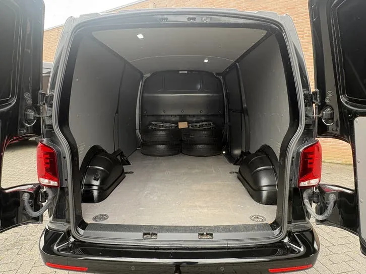 Volkswagen Transporter 2023 photo 3