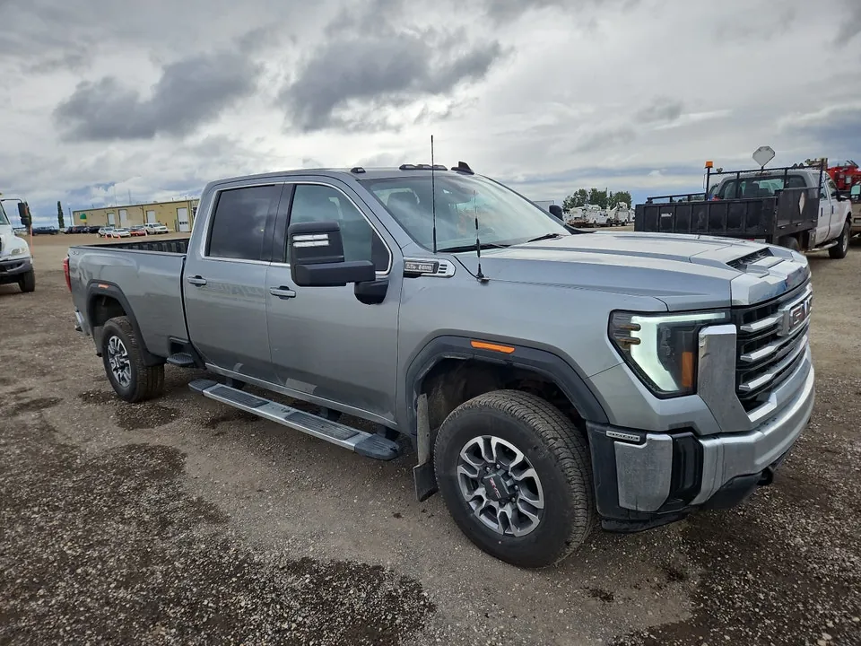 GMC Sierra 3500Hd 2024 photo 2
