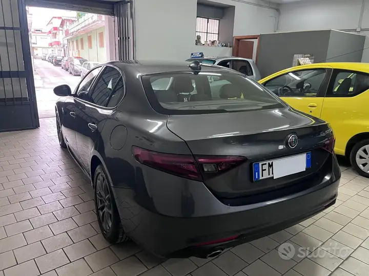 Alfa Romeo Giulia 2017 photo 4
