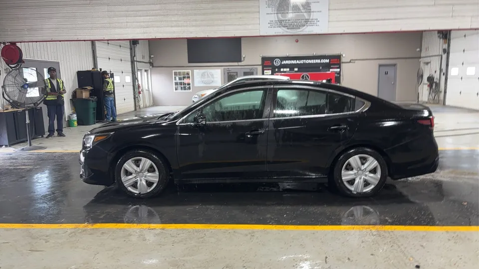 Subaru Legacy 2021 photo 2