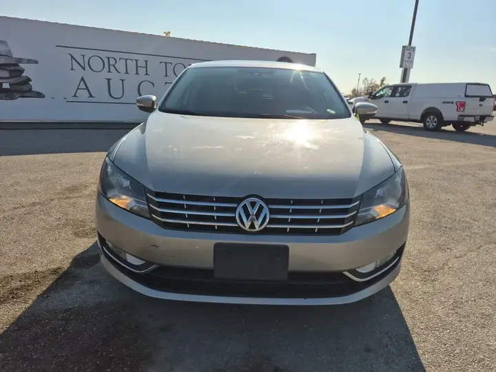 Volkswagen Passat 2013 photo 2