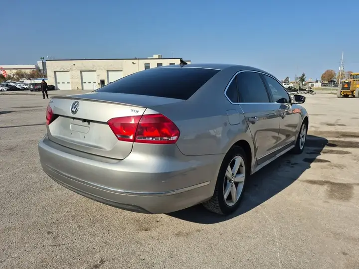 Volkswagen Passat 2013 photo 5