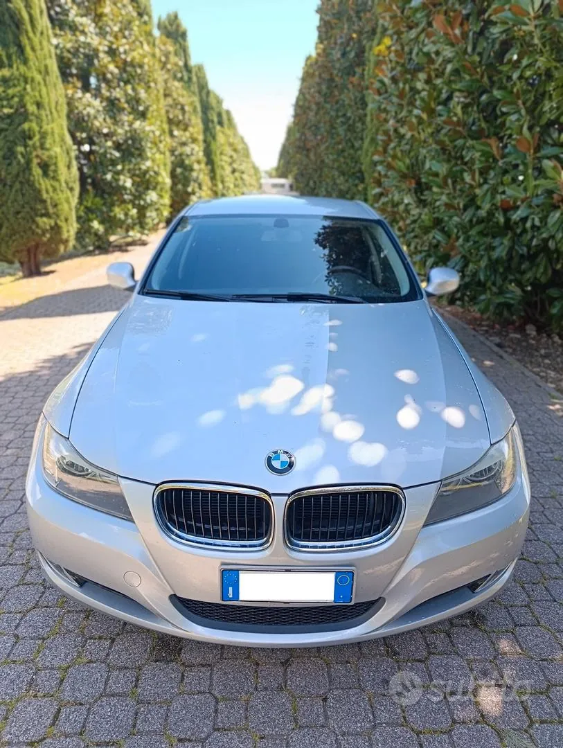 BMW 318D 2010 photo 3