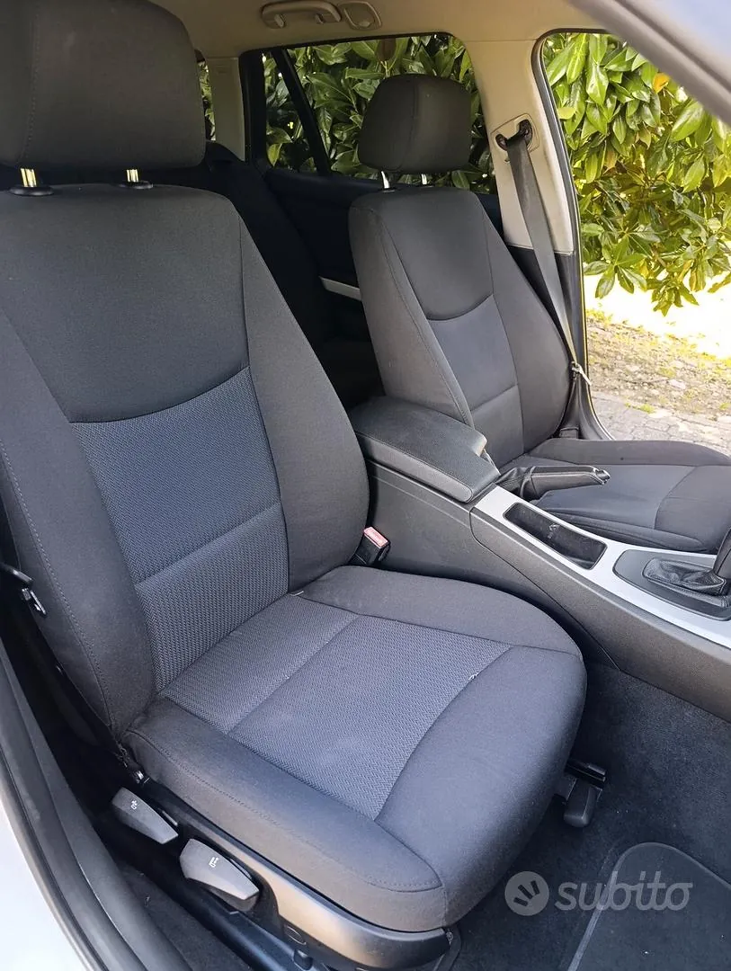 BMW 318D 2010 photo 5