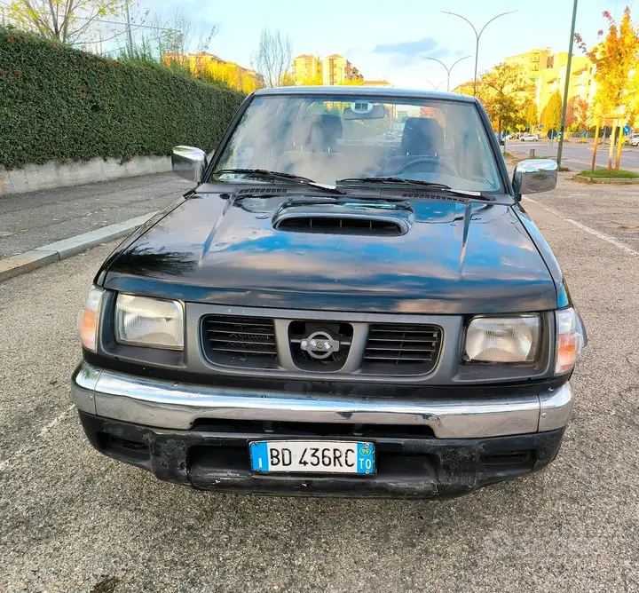 Nissan Navara 1999 photo 2