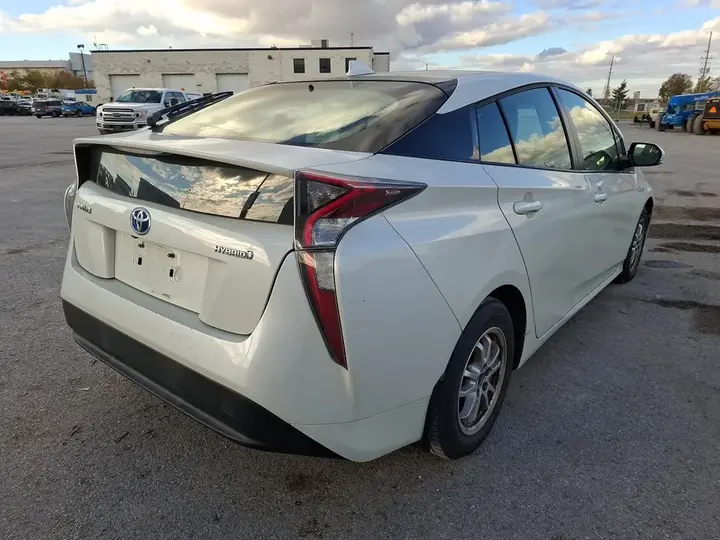 Toyota Prius 2017 photo 5