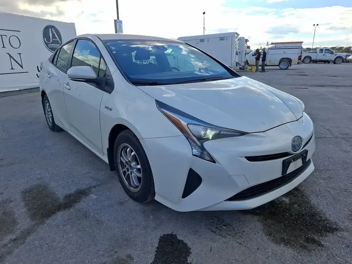 Toyota Prius 2017 photo 3
