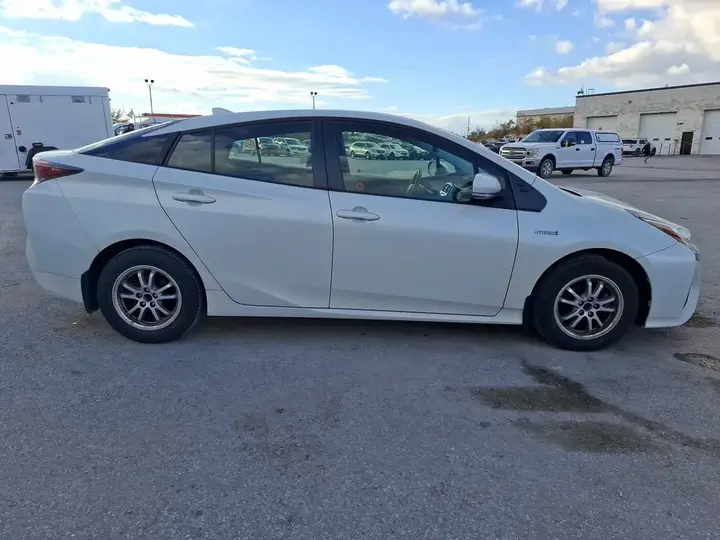 Toyota Prius 2017 photo 4