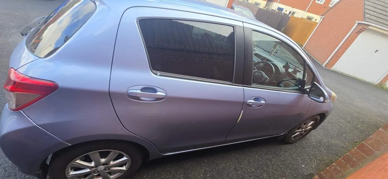 Toyota Yaris 2013 photo 4