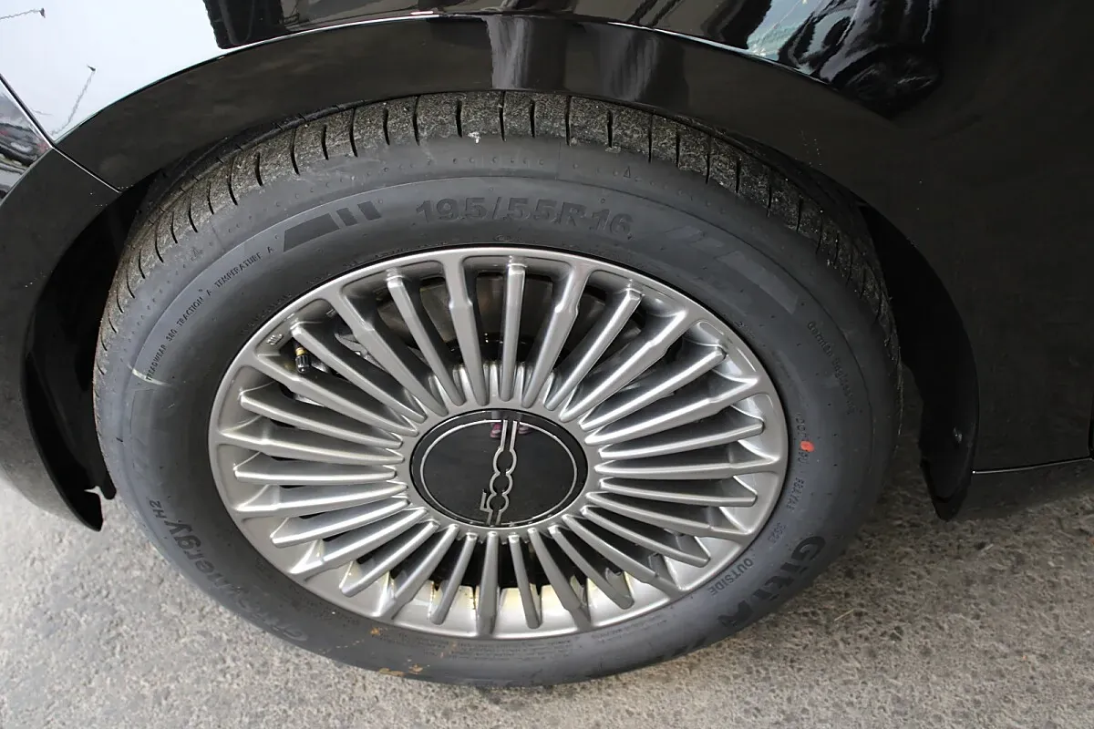 Fiat 500 2025 photo 2