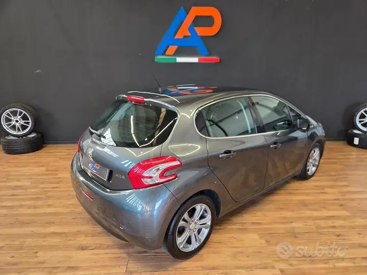 Peugeot 208 2015 photo 3