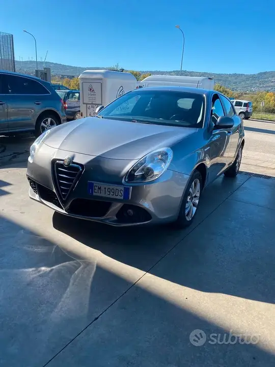 Alfa Romeo Giulietta 2012 photo 2