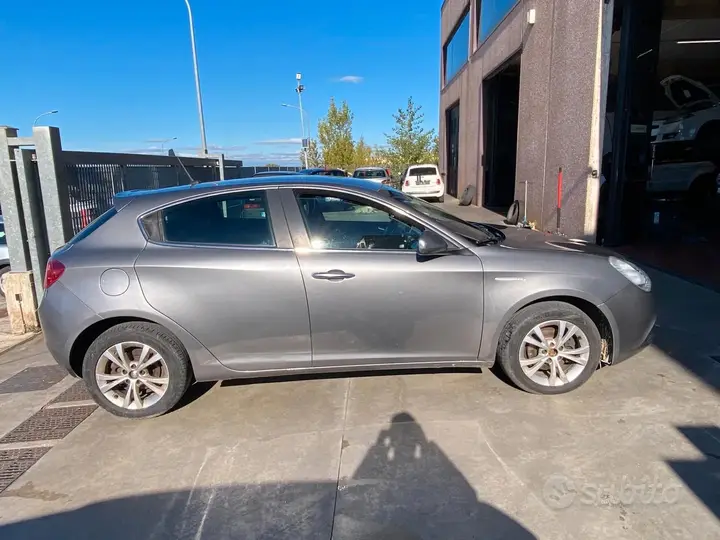 Alfa Romeo Giulietta 2012 photo 5