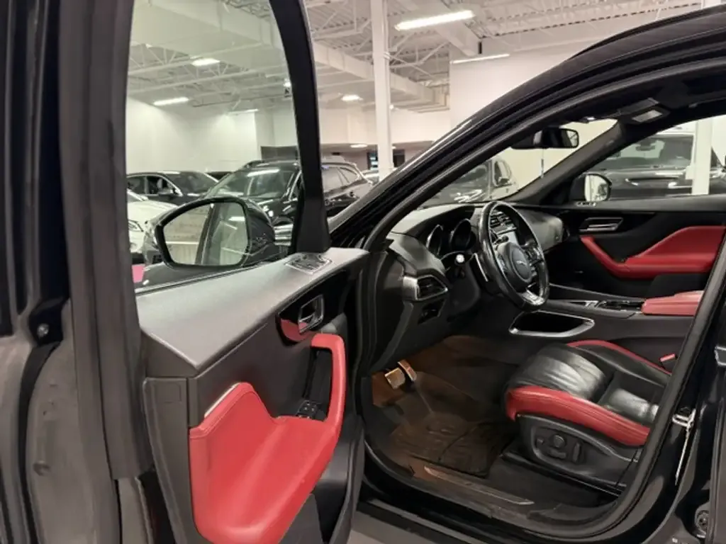 Jaguar F-Pace 2017 photo 5