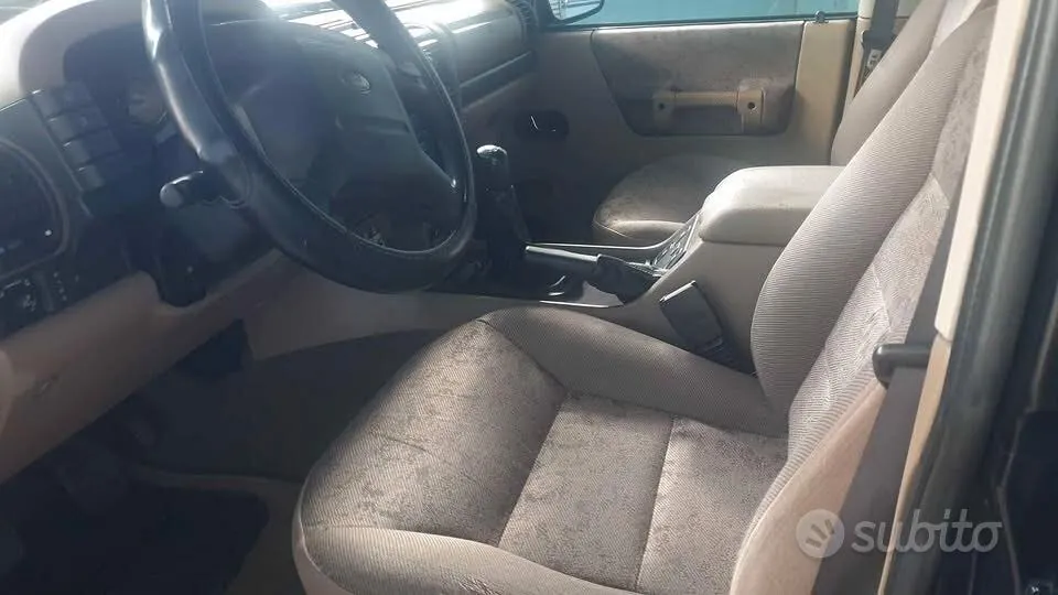 Land Rover Discovery 2002 photo 2