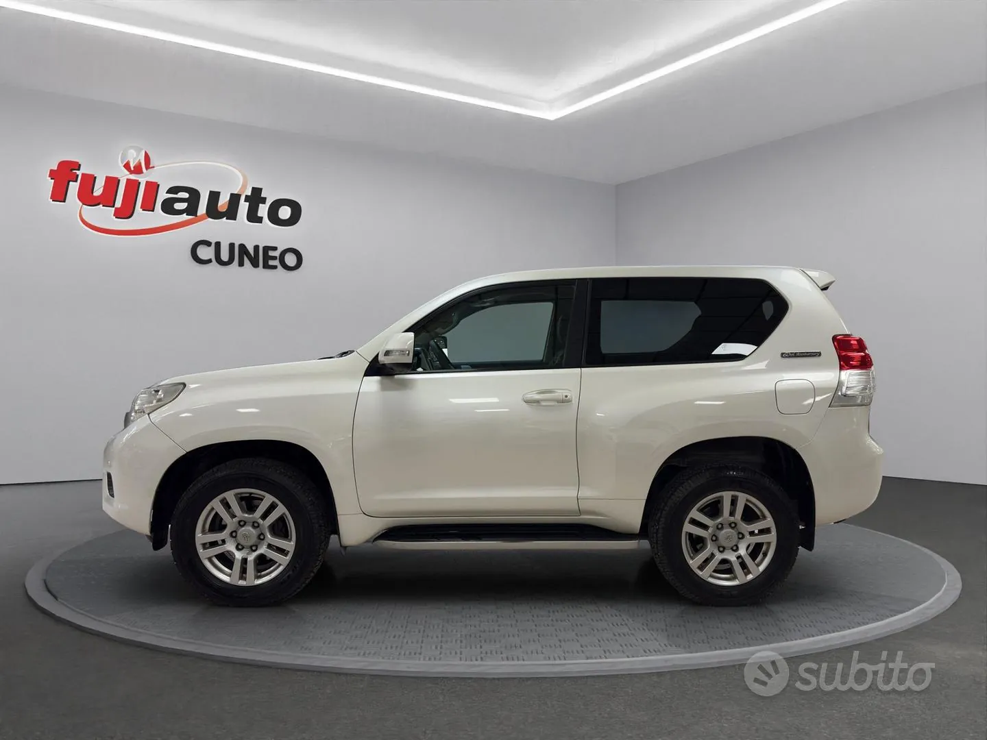 Toyota Land Cruiser 2011 photo 2