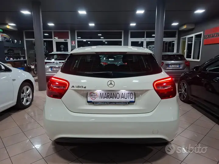 Mercedes-Benz A 180 2016 photo 4