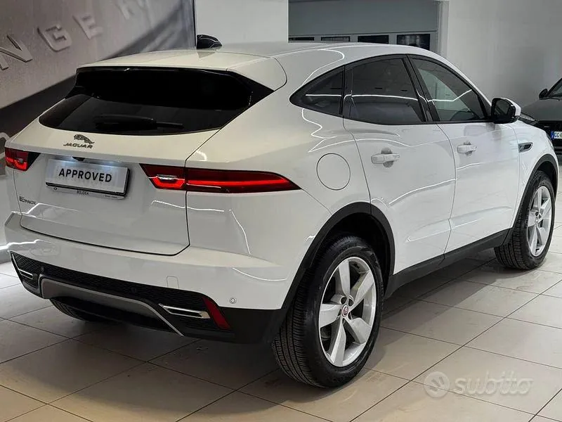 Jaguar E-Pace 2022 photo 2