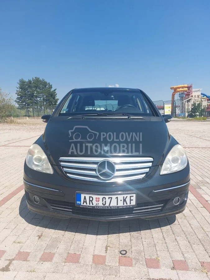 Mercedes-Benz B 180