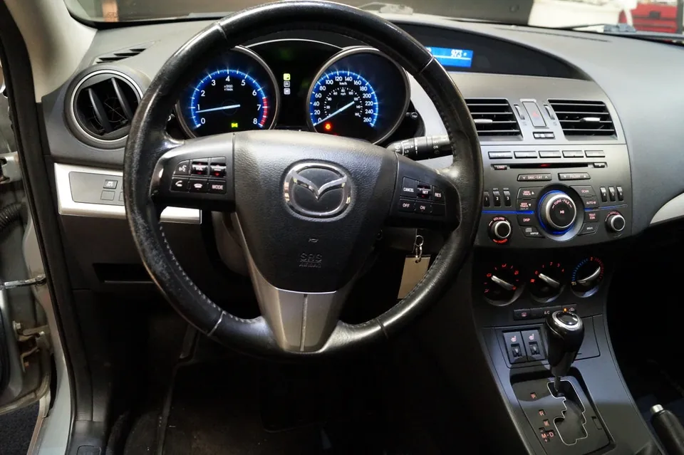Mazda Mazda3 2012 photo 4