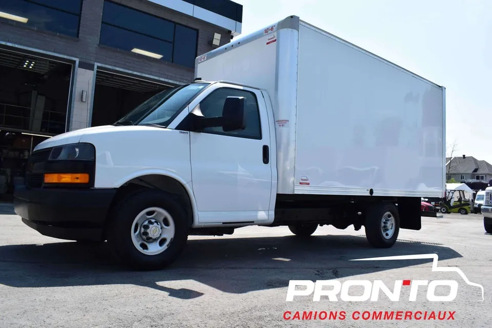 Chevrolet Express 2025 photo 2