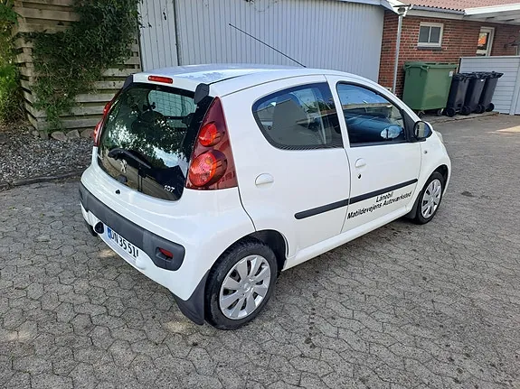 Peugeot 107 2013 photo 3