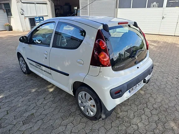 Peugeot 107 2013 photo 2