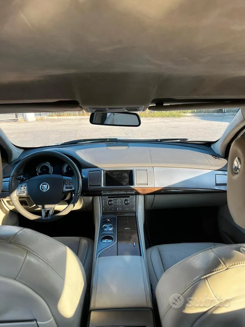Jaguar Xf 2009 photo 3