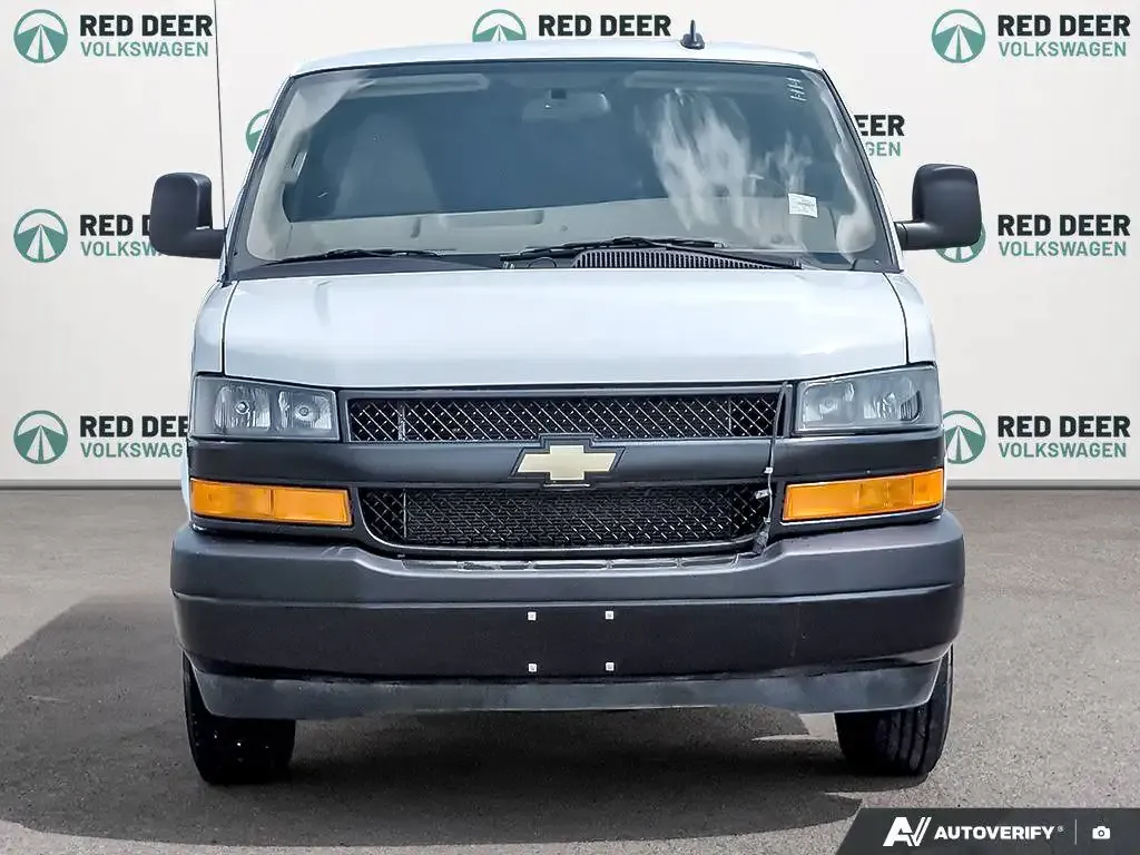 Chevrolet Express 2500 2024 photo 3