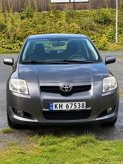Toyota Auris 2010 photo 2