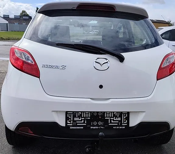 Mazda 2 2010 photo 3