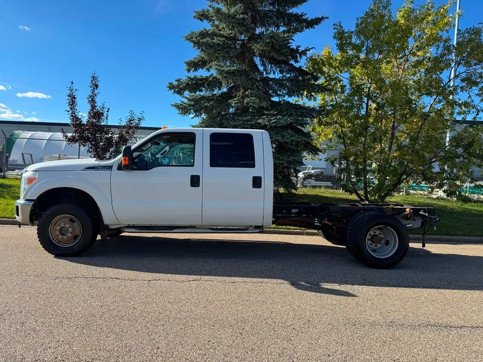 Ford Super Duty F-350 2013 photo 2