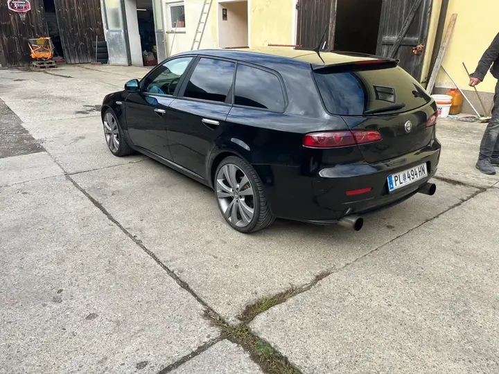 Alfa Romeo 159 2010 photo 3
