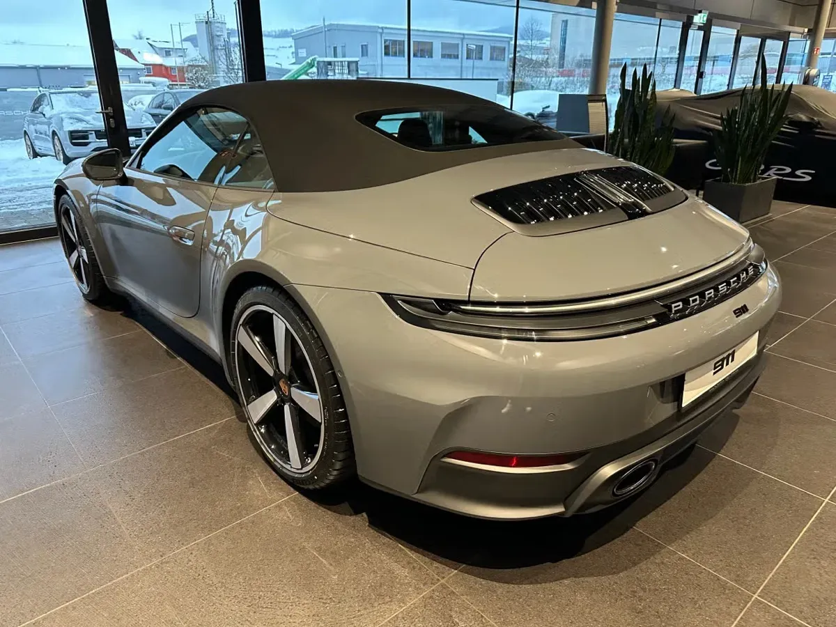 Porsche 911 2025 photo 3