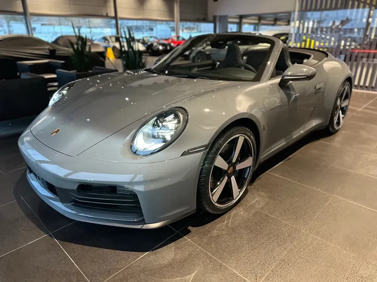 Porsche 911 2025 photo 2