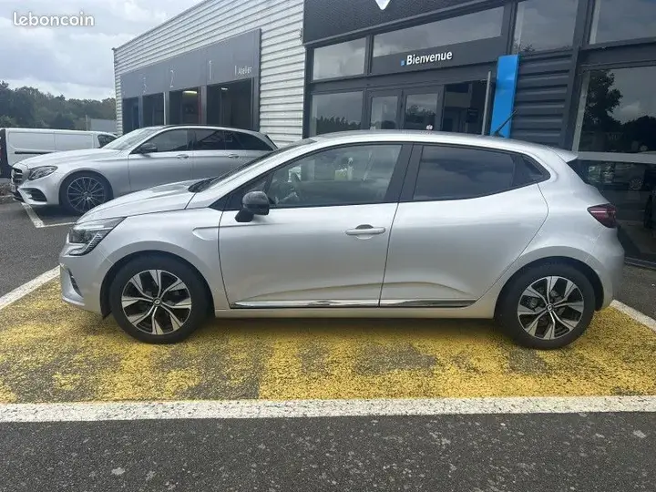 Renault Clio 2022 photo 2