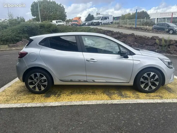 Renault Clio 2022 photo 4
