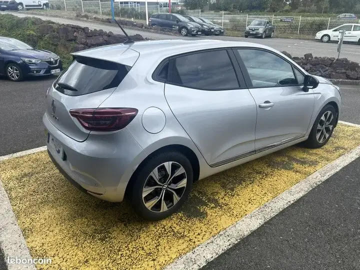 Renault Clio 2022 photo 3