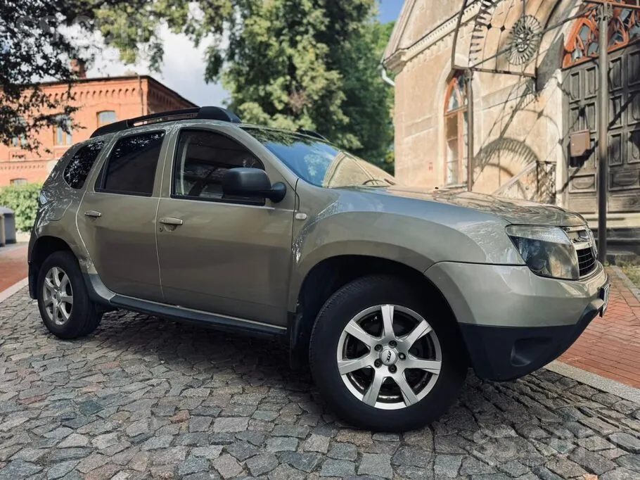 Dacia Duster 2011 photo 2