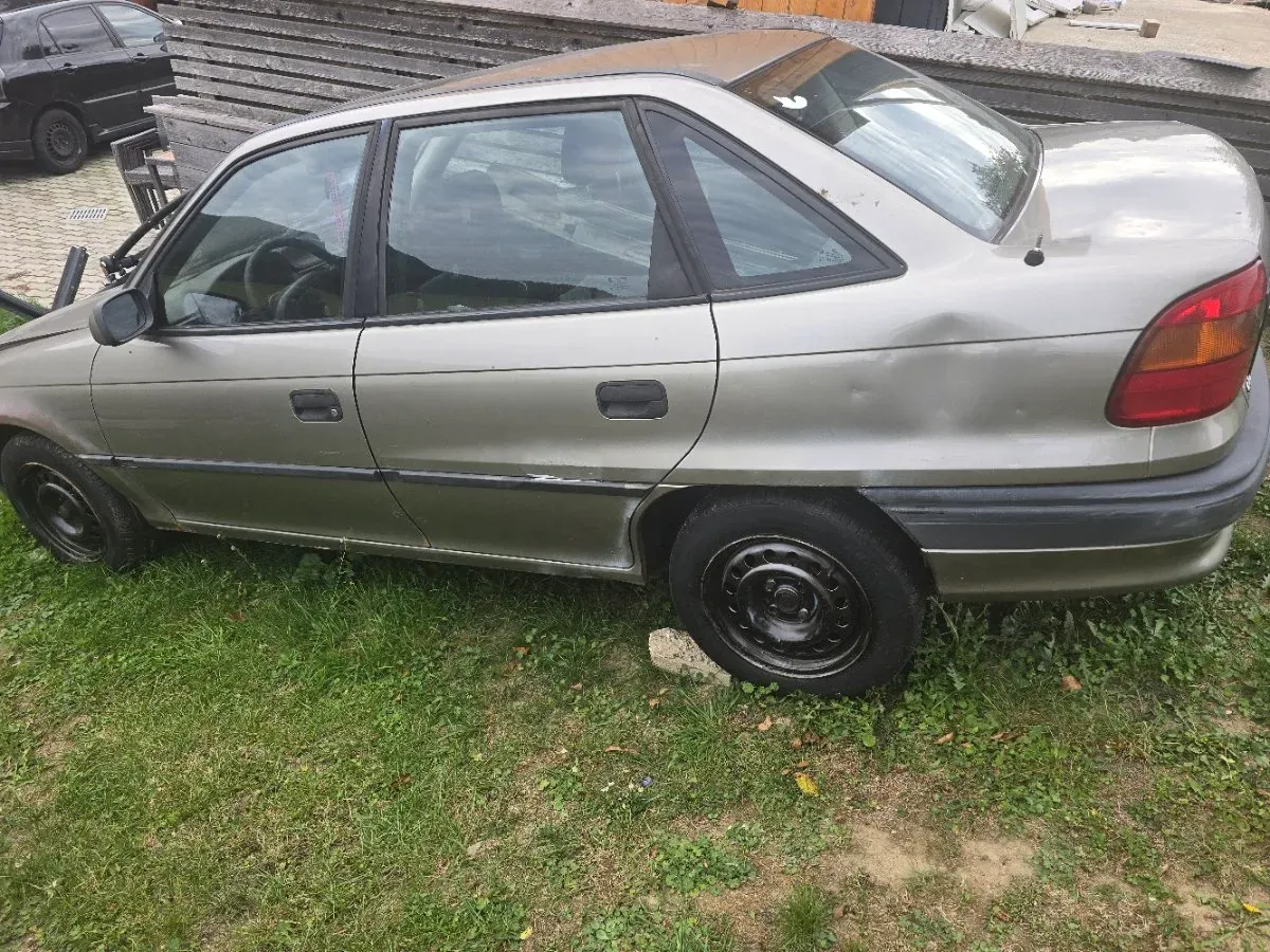 Opel Astra 1992 photo 2
