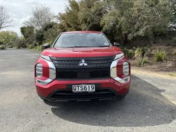 Mitsubishi Outlander 2024 photo 3