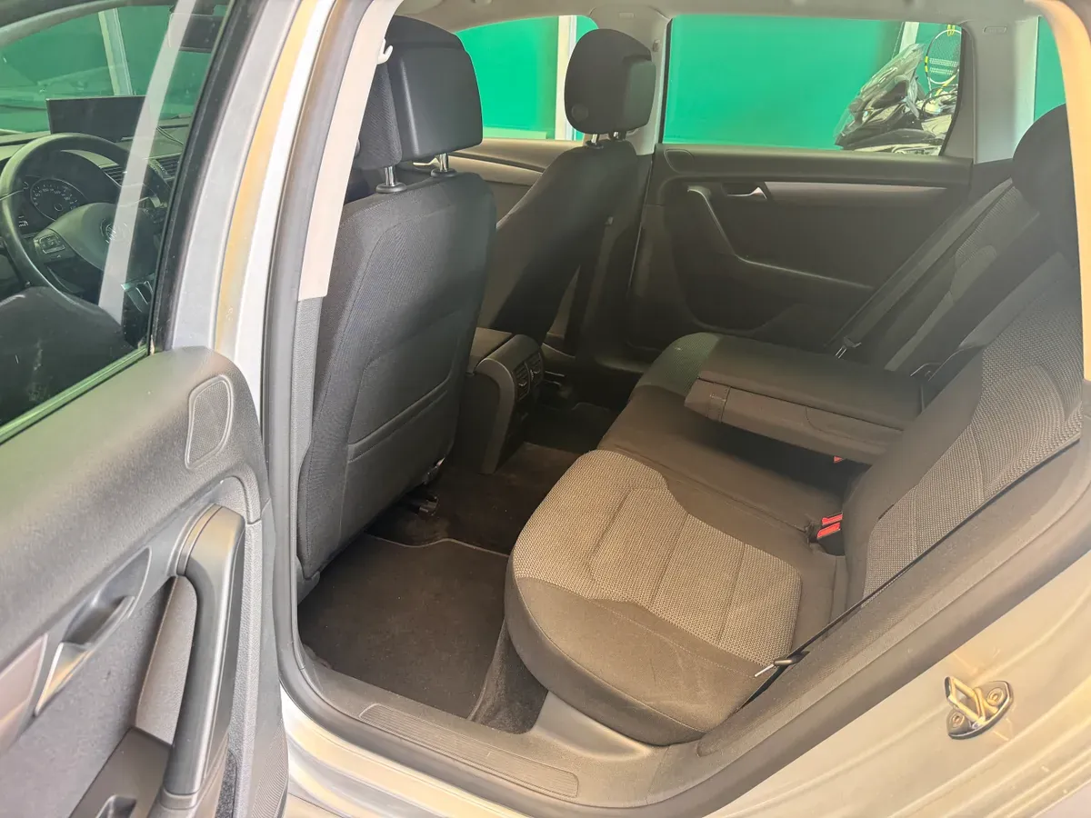Volkswagen Passat 2011 photo 3