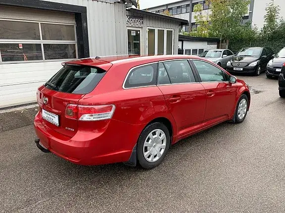 Toyota Avensis 2010 photo 3