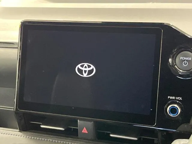 Toyota Voxy 2024 photo 3
