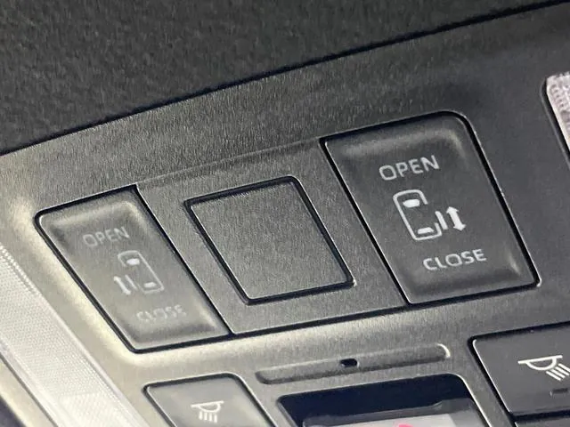 Toyota Voxy 2024 photo 5