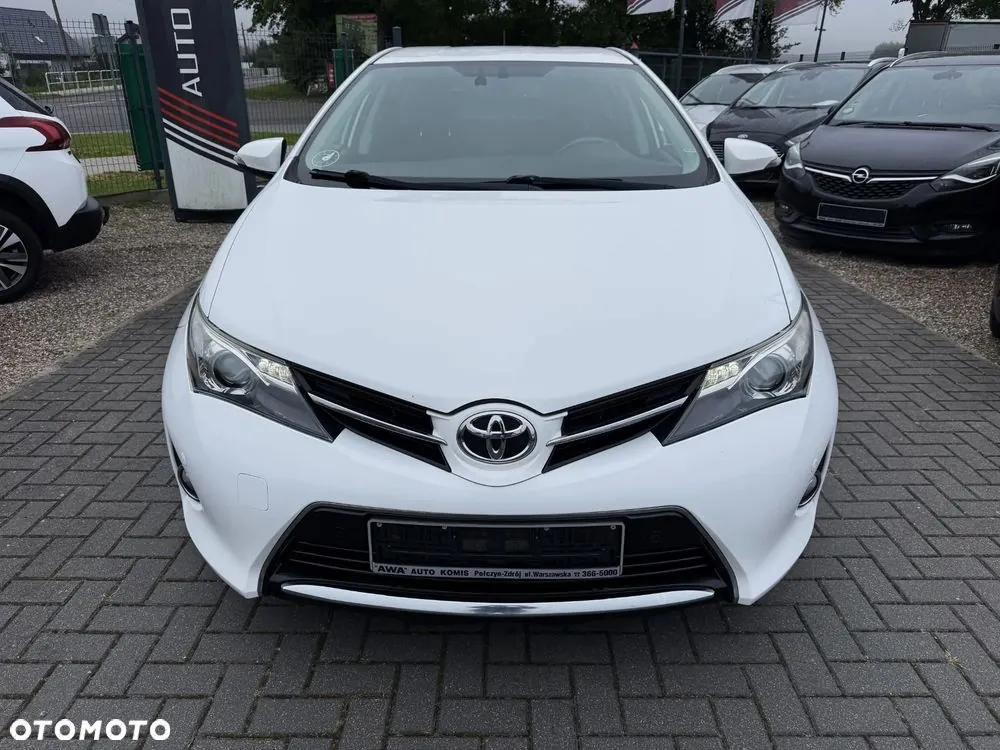 Toyota Auris 2013 photo 2