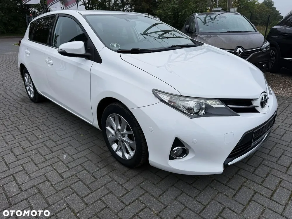 Toyota Auris 2013 photo 3