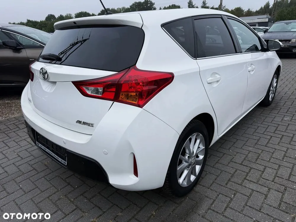 Toyota Auris 2013 photo 4
