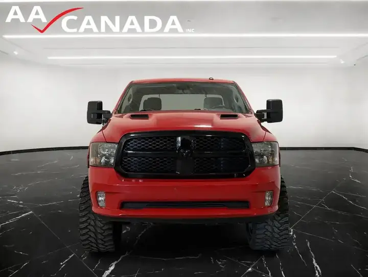 Ram 1500 Classic Crew Cab 2022 photo 2